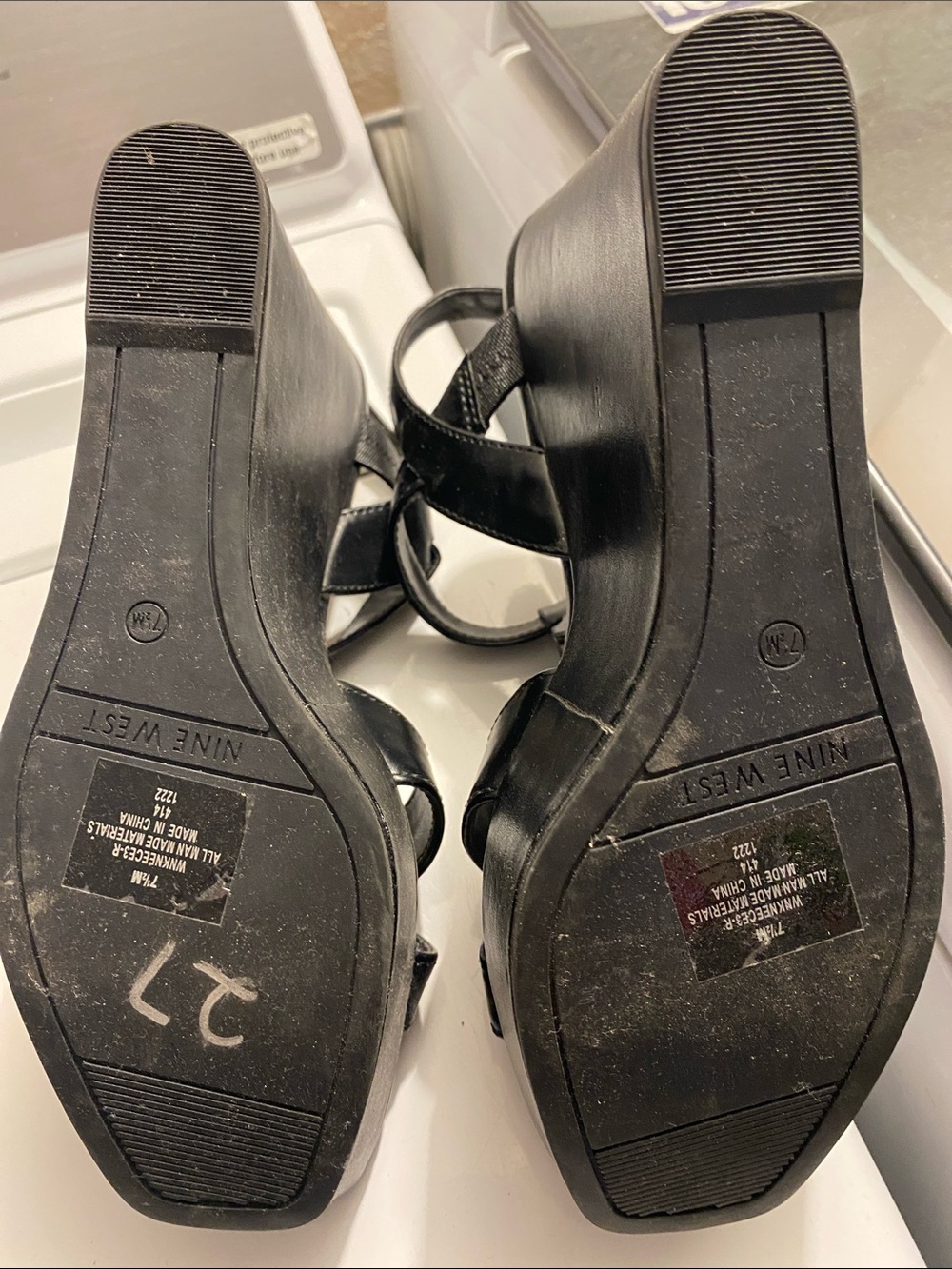 Nine West Black Strappy T‑Bar Block Heel Sandals - Picture 4 of 4